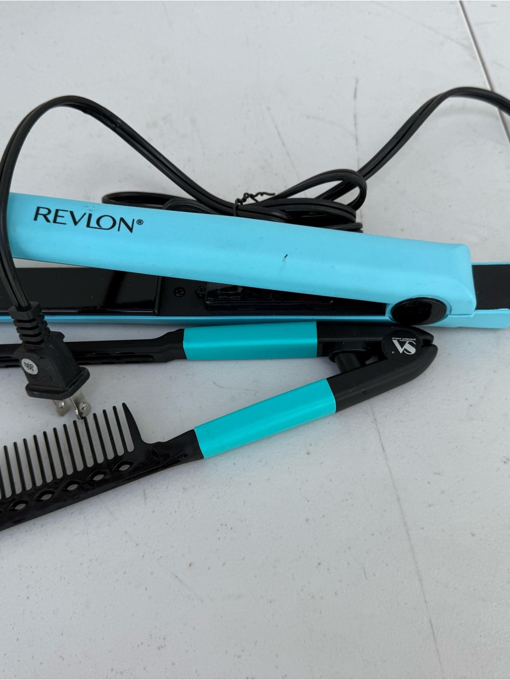 Revlon Turquoise Flat Iron and Detachable Comb